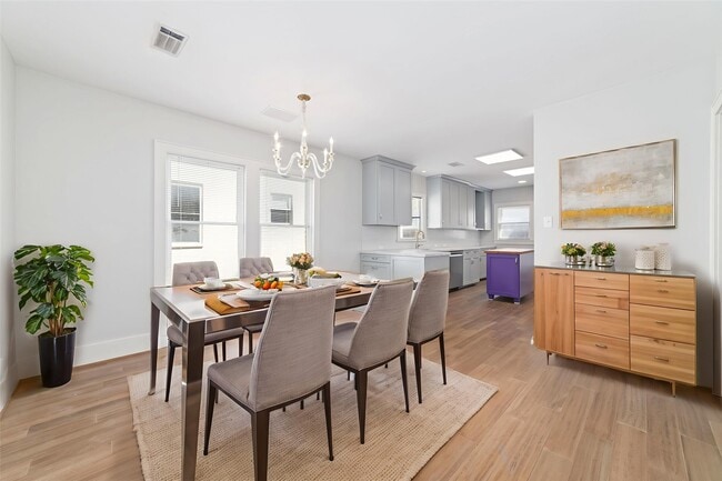 Photo - 2907 Albany St