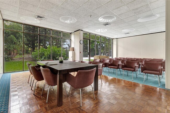 Photo - 20100 W Country Club Dr Unidad 204