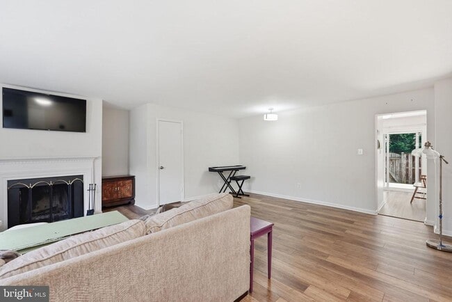 Photo - 6032 Old Landing Way Unit 27