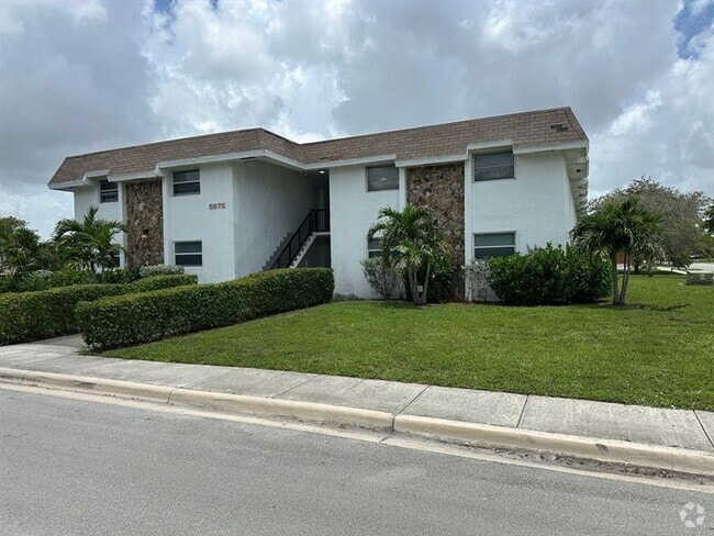 Building Photo - 5875 SW 41st St Unit C5 Rental
