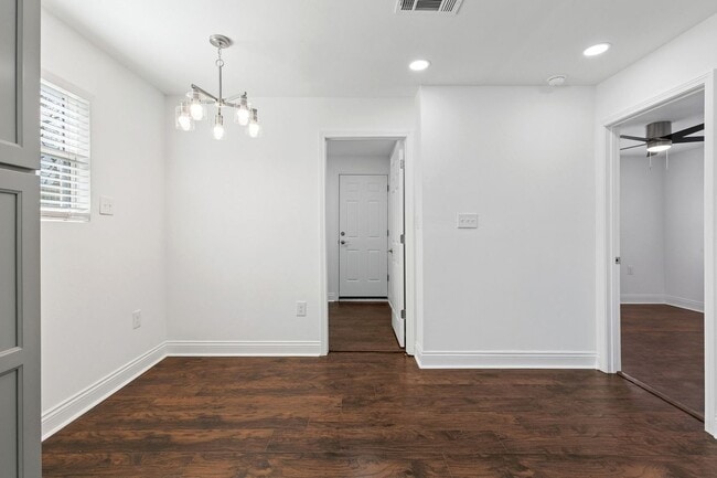 Photo - 2420 Dubreuil St