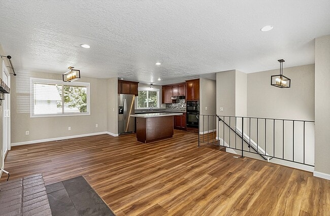 Photo - 716 N 182nd St