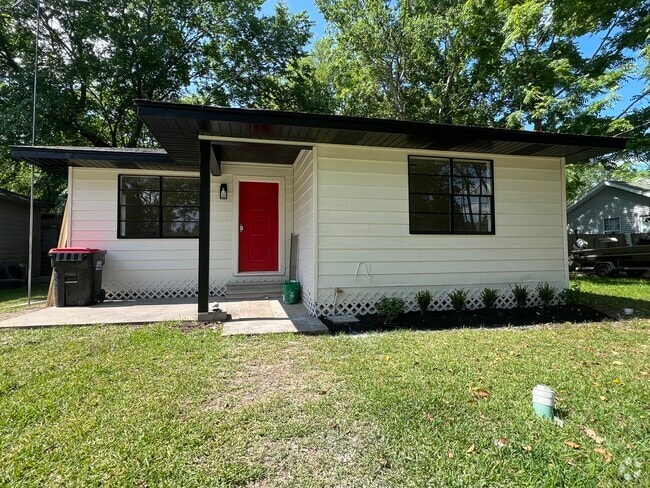 Building Photo - 265 W Hartel St Rental