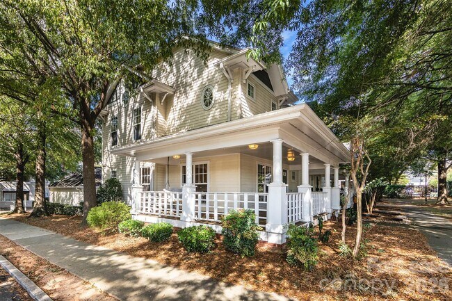 Photo - 1124 W 1st St