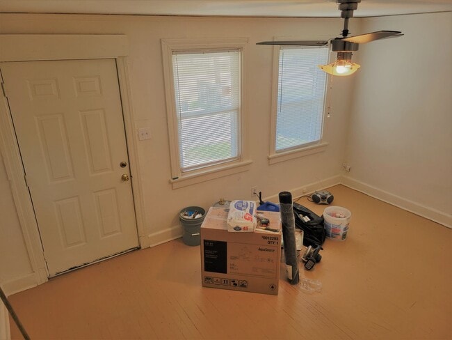 Photo - Brick Duplex with 3 bedrooms and 1 bath for rent.