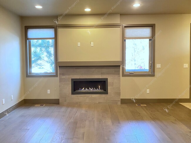 Photo - Designer-Finished Townhome Near COCC & NWX