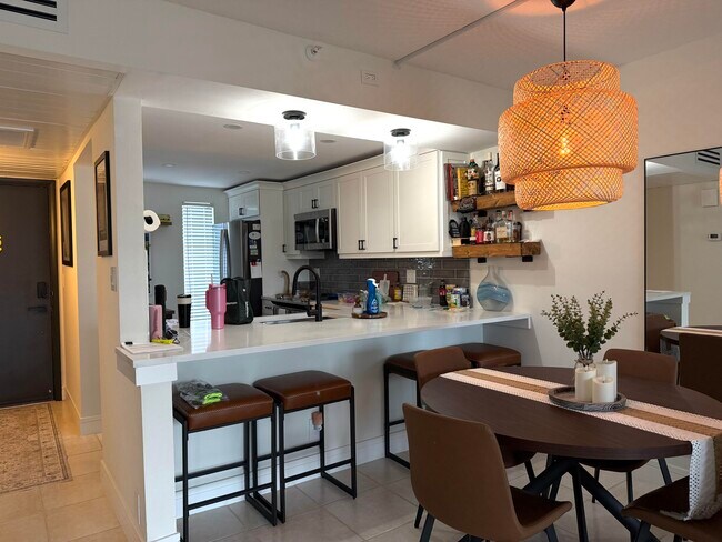 Photo - 20 Royal Palm Way Unidad 505