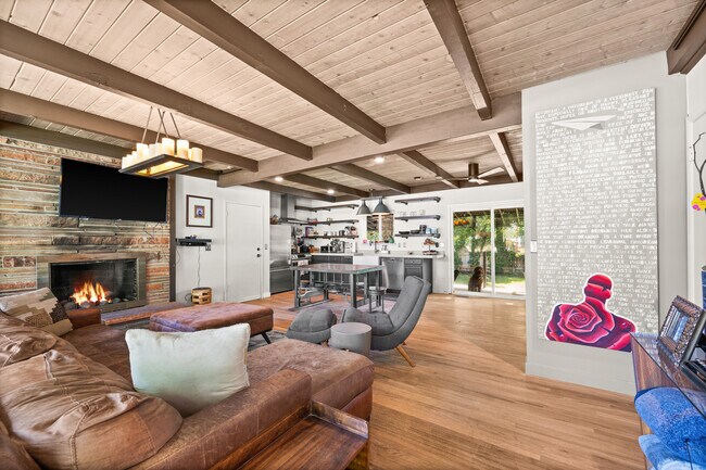 Photo - 1542 Fieldcrest Ln