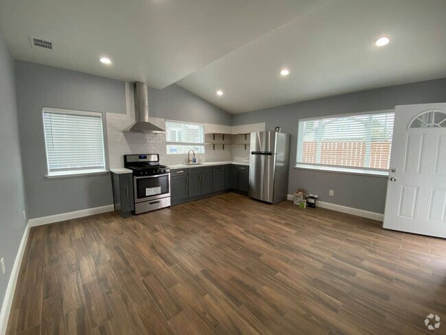 Building Photo - 194 S White Rd Rental