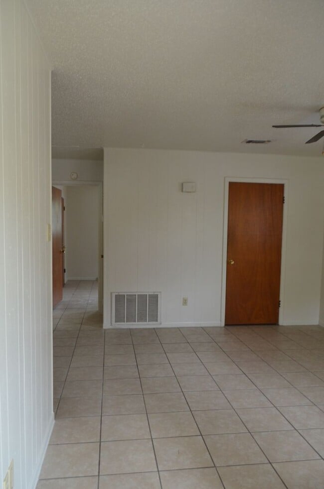 Photo - 303 E Avenue A Unit B - 303 E Ave A