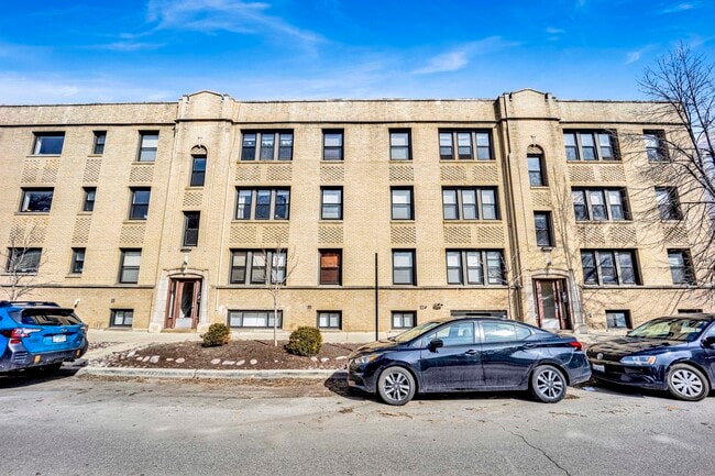 Photo - 1156 W Cornelia Ave Unit 3