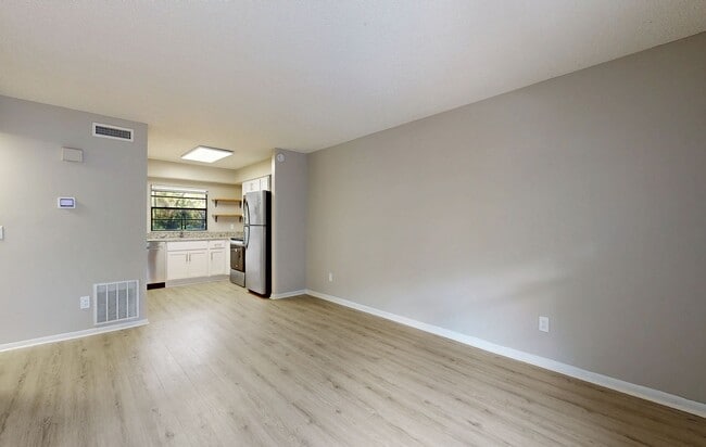 Photo - Updated 2 Bedroom / 1 Bathroom Apartment