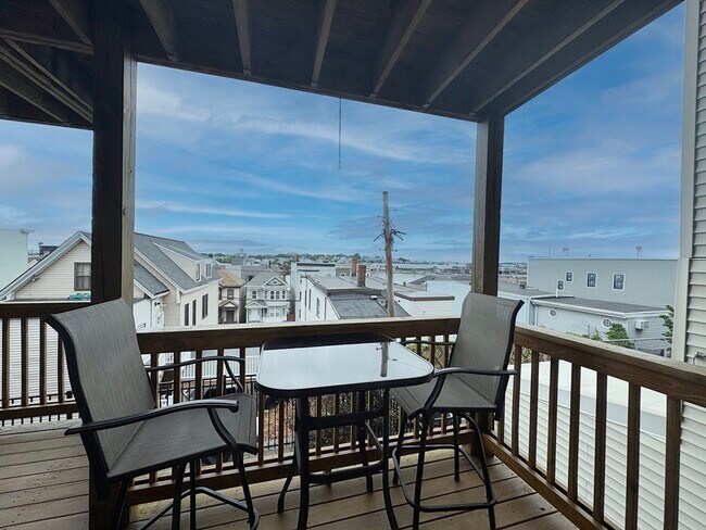 Photo - 214-216 E Eagle St Unit 4