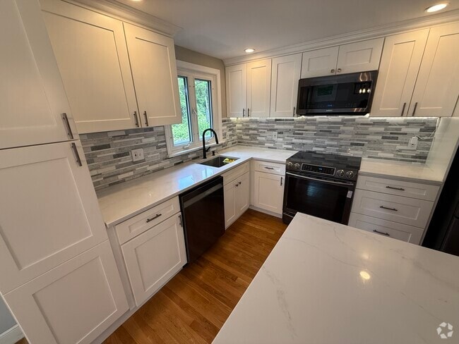 Building Photo - 32 Swains Pond Ave Rental