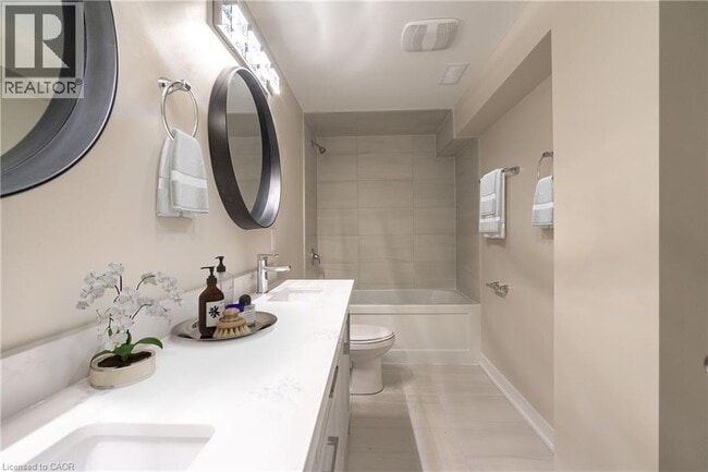 Photo - 749 Upper Ottawa St