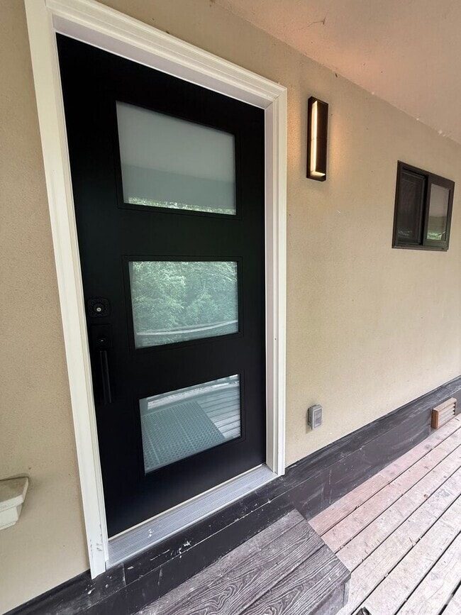 Building Photo - Brand New Apartment in Mukilteo with Parti...