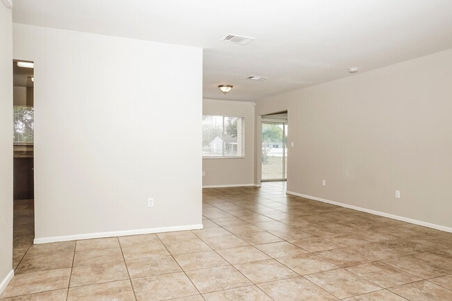 Photo - 2396 Roxbury Cir