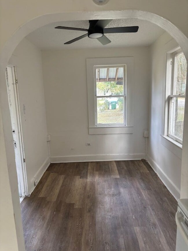 Building Photo - 324 N Orange St Unit 4