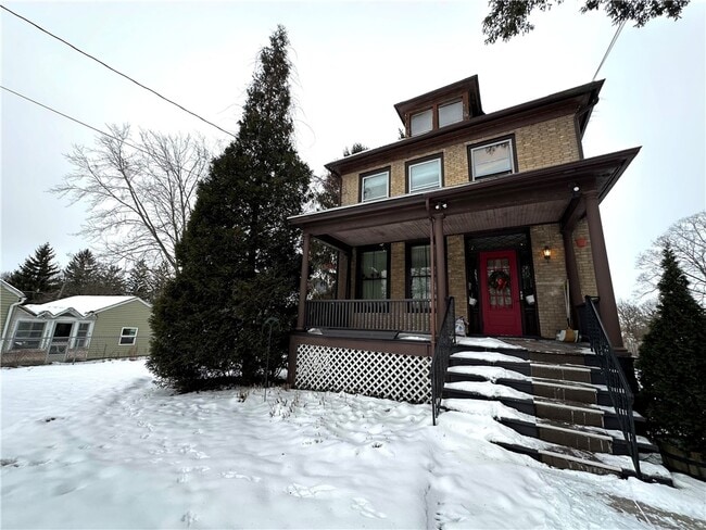 Building Photo - 32 Lake Ave