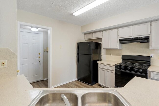 Photo - 1717 Parkfield Cove