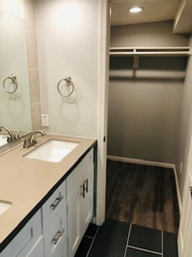 Building Photo - 6823 Amherst St Unit B