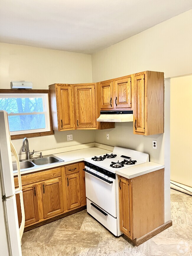Building Photo - 116 Bush St Unit B Rental