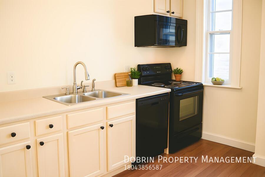 Photo - HUGE Historic 3BD: Walk to VCU