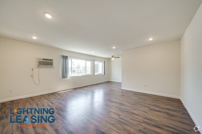 Building Photo - 6543 Sepulveda Blvd Unit 111C Rental