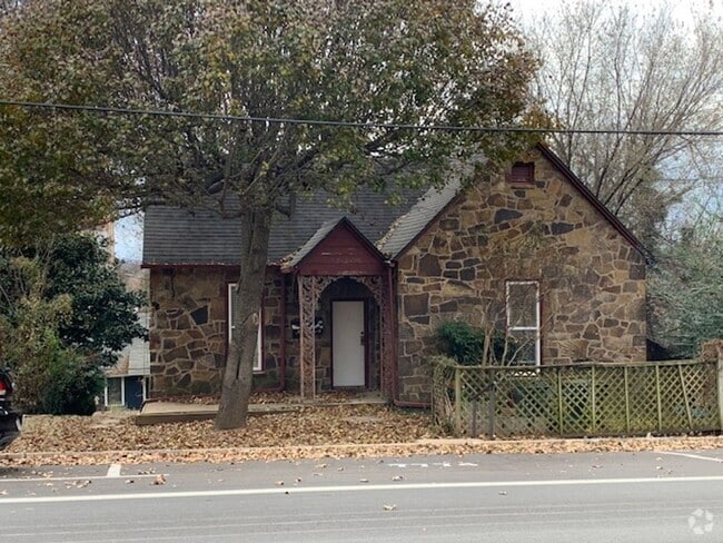 Building Photo - 199 W Lafayette St Unit 2 Rental