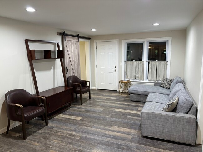 Building Photo - 18 Pope St Unit #2