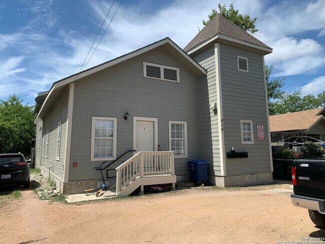 Photo - 816 Rivas St