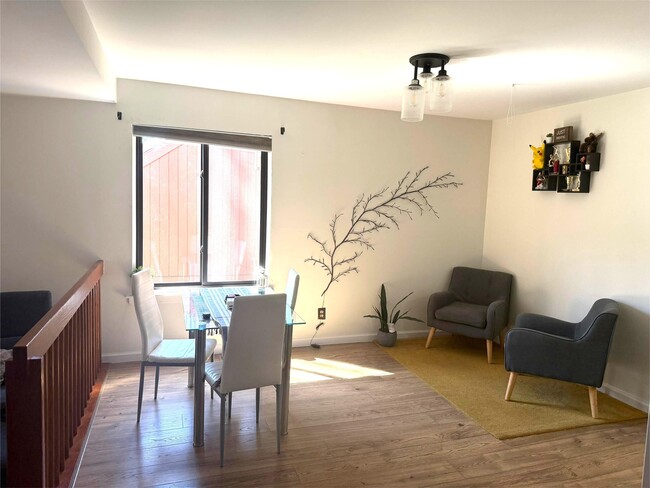 Building Photo - 507 Teal Plaza