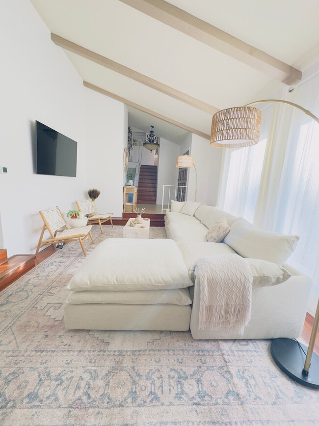 Building Photo - 2565 Pinewood St Unit ID1383639P