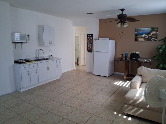 Building Photo - 24514 SW 115th Ct Unit Apartamento agregado