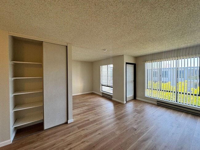 Photo - Studio Condo Available at Watergate Complex in Emeryville! Unit 415