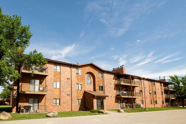 Fargo, ND Southview Village Apartments | Exterior