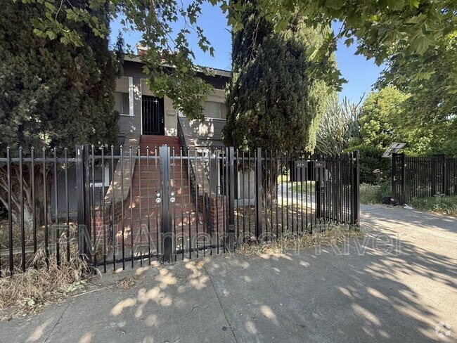 Building Photo - 218 5th St Rental