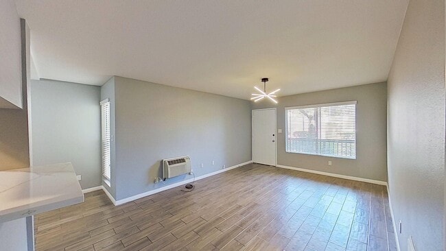 Photo - 1040 W MacArthur Blvd