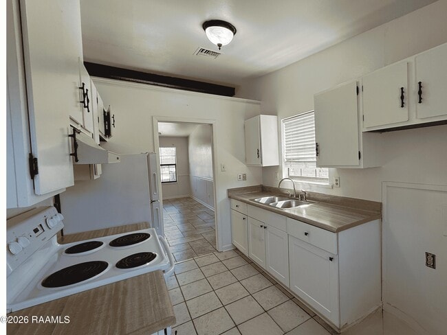 107 Black Cir