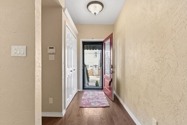 Photo - Charming 3 Bedroom/4 Bathroom Detached Home Located In The South Side Flats. Available Immediately.