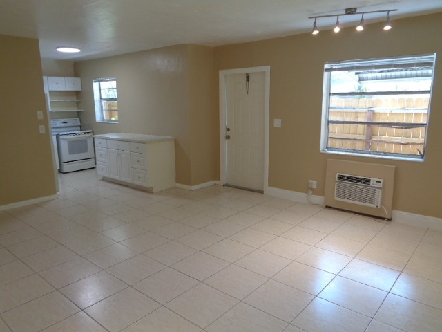 Building Photo - 2113 Miami Rd Unit 4