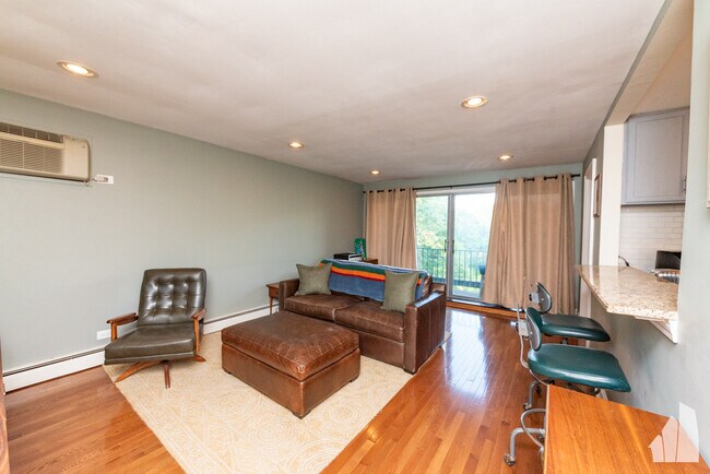 3136 California-401 - 3136 California-401 Condo Unit 401