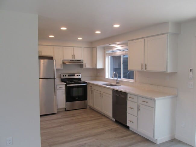 Photo - Fairhaven Ave., W. 421-425 Unit W. Fairhaven Ave., 425