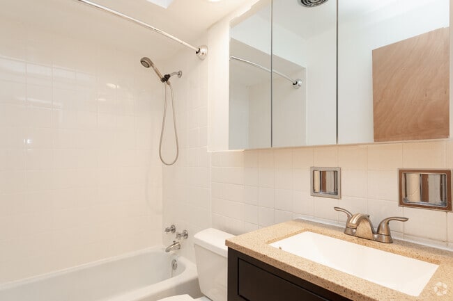 Photo - 468 West Melrose