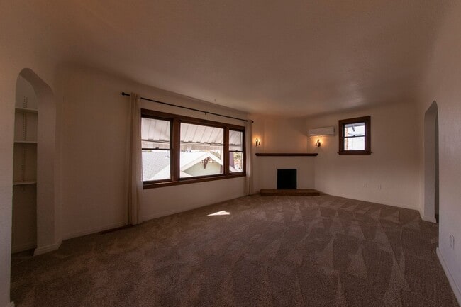 Photo - 2 BR/ 1BA unit in Hilcrest - Charming Upstairs Apt, A/C & Heat, tons of windows, updated Kit, ori... Unit 1067