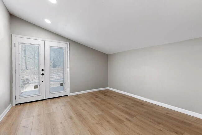 Photo - 627 Miles Rd