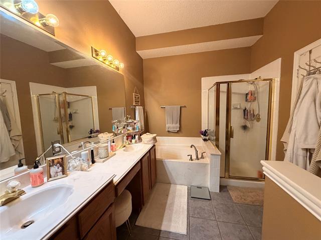 Photo - 8640 Woodcreek Dr