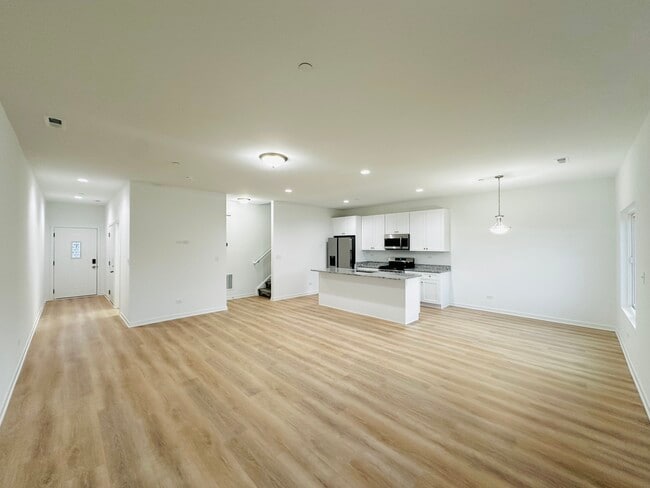 Living - 1015 Gillespie Ln