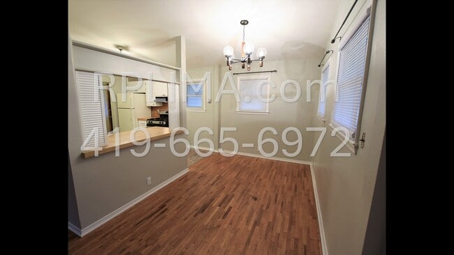 Photo - 860 Deborah St