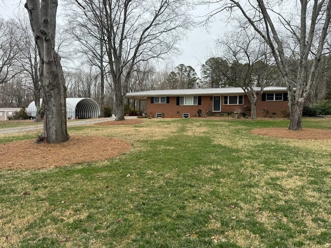 3-bedroom home in Sherrills Ford - 3-bedroom home in Sherrills Ford